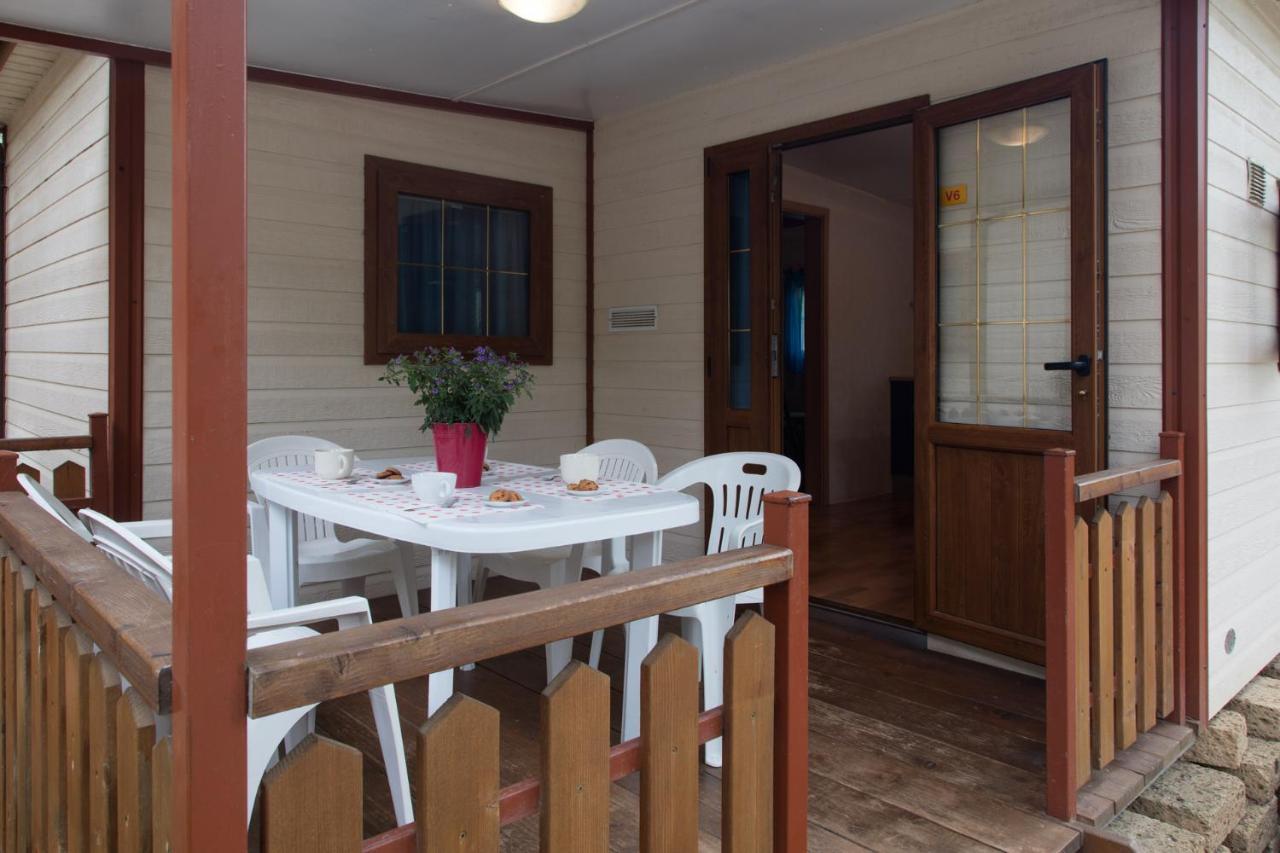 Camping Village Il Gineprino มารินา ดิ บิบโบนา ภายนอก รูปภาพ