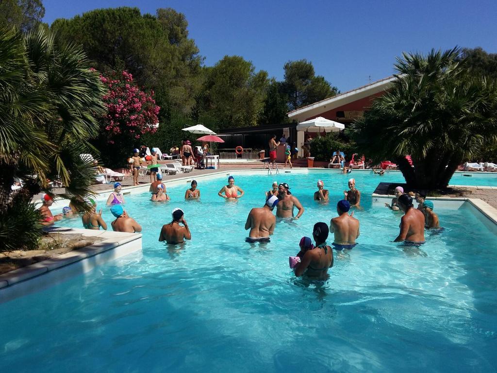 Camping Village Il Gineprino มารินา ดิ บิบโบนา ภายนอก รูปภาพ