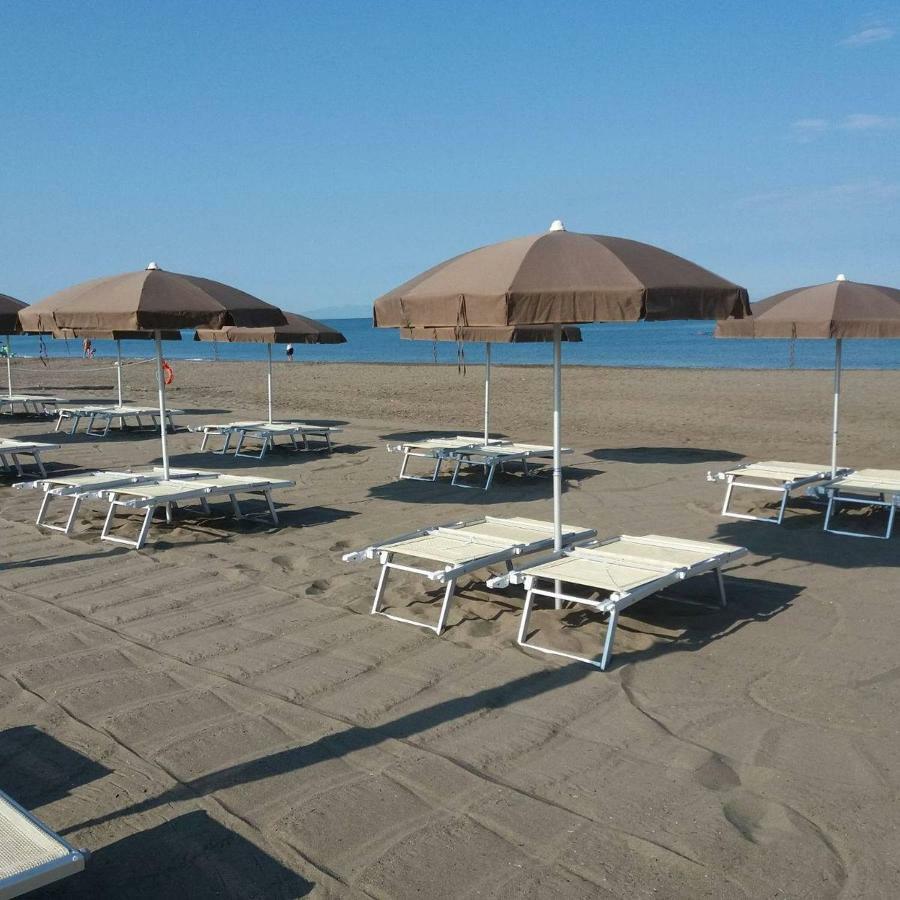Camping Village Il Gineprino มารินา ดิ บิบโบนา ภายนอก รูปภาพ